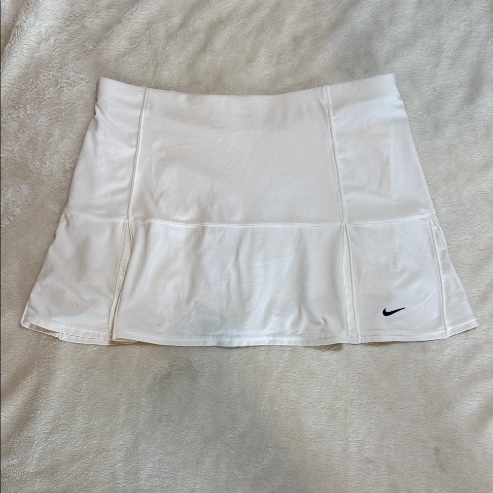 Nike dri fit pleated White Athletic Skirt size Medium